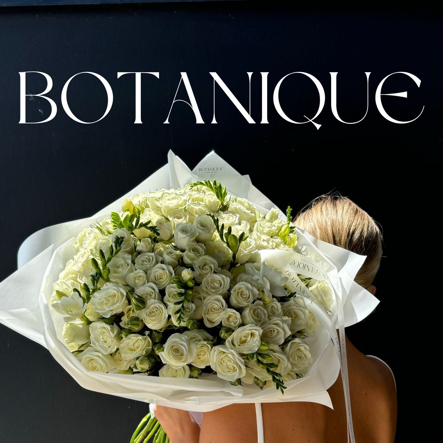 Bouquet of spray roses and freesia