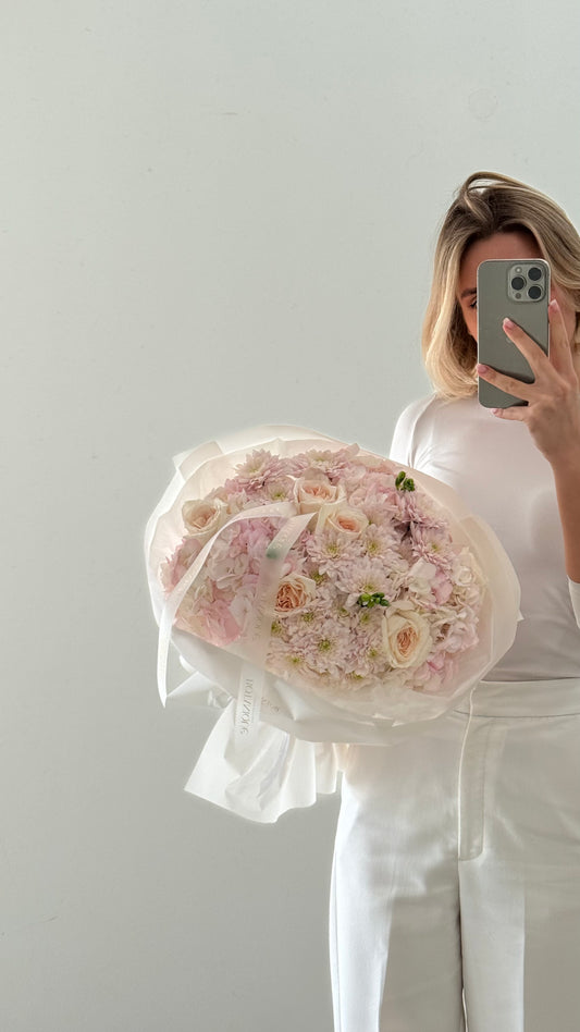 Mixed Bouquet of Hortensias and roses