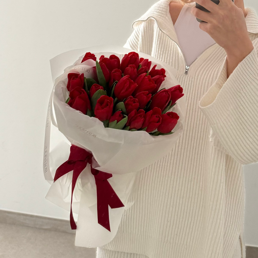 25 Red Tulips